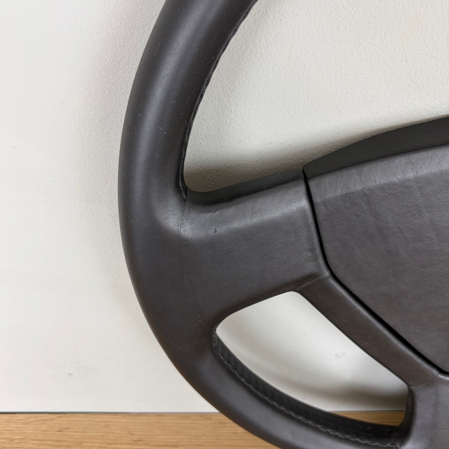 Nardi Techno Evolution Lamborghini Jalpa leather steering wheel (1985)