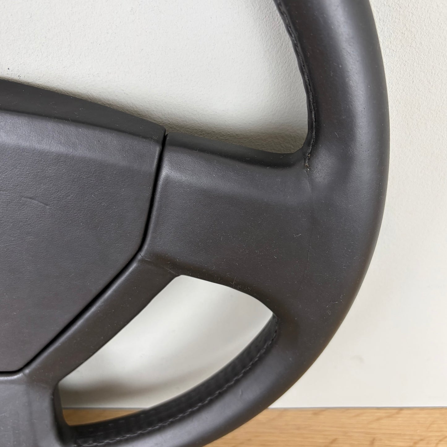 Nardi Techno Evolution Lamborghini Jalpa leather steering wheel (1985)