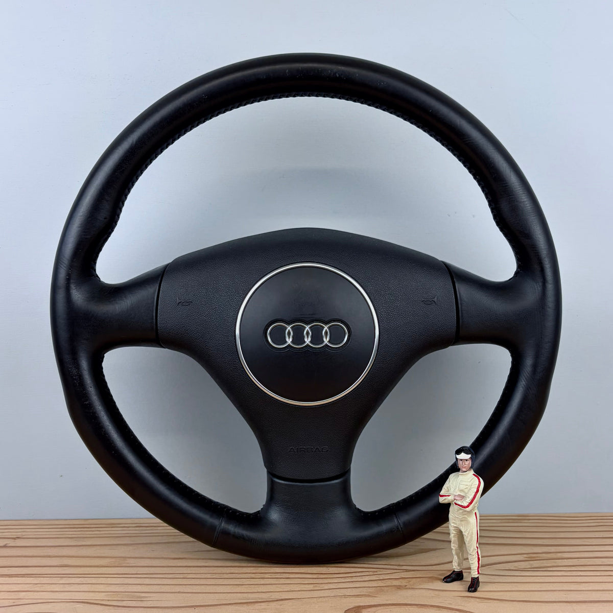 Audi A2 (8Z) / A3 (8L), A4 (B5/B6), A6 (4B) leather steering wheel (2001)