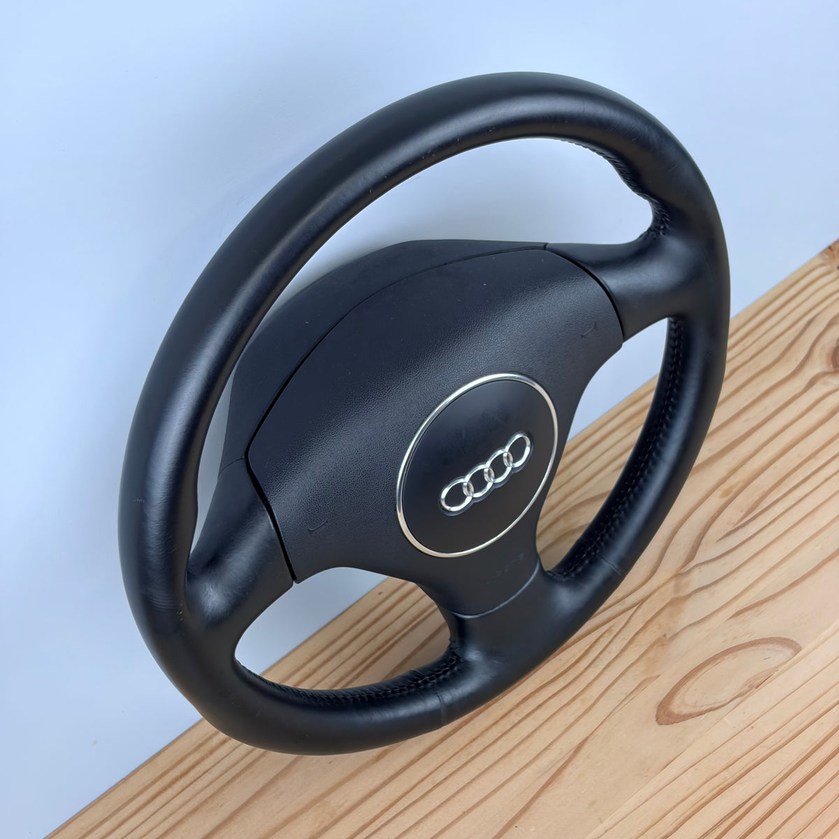 Audi A2 (8Z) / A3 (8L), A4 (B5/B6), A6 (4B) leather steering wheel (2001)