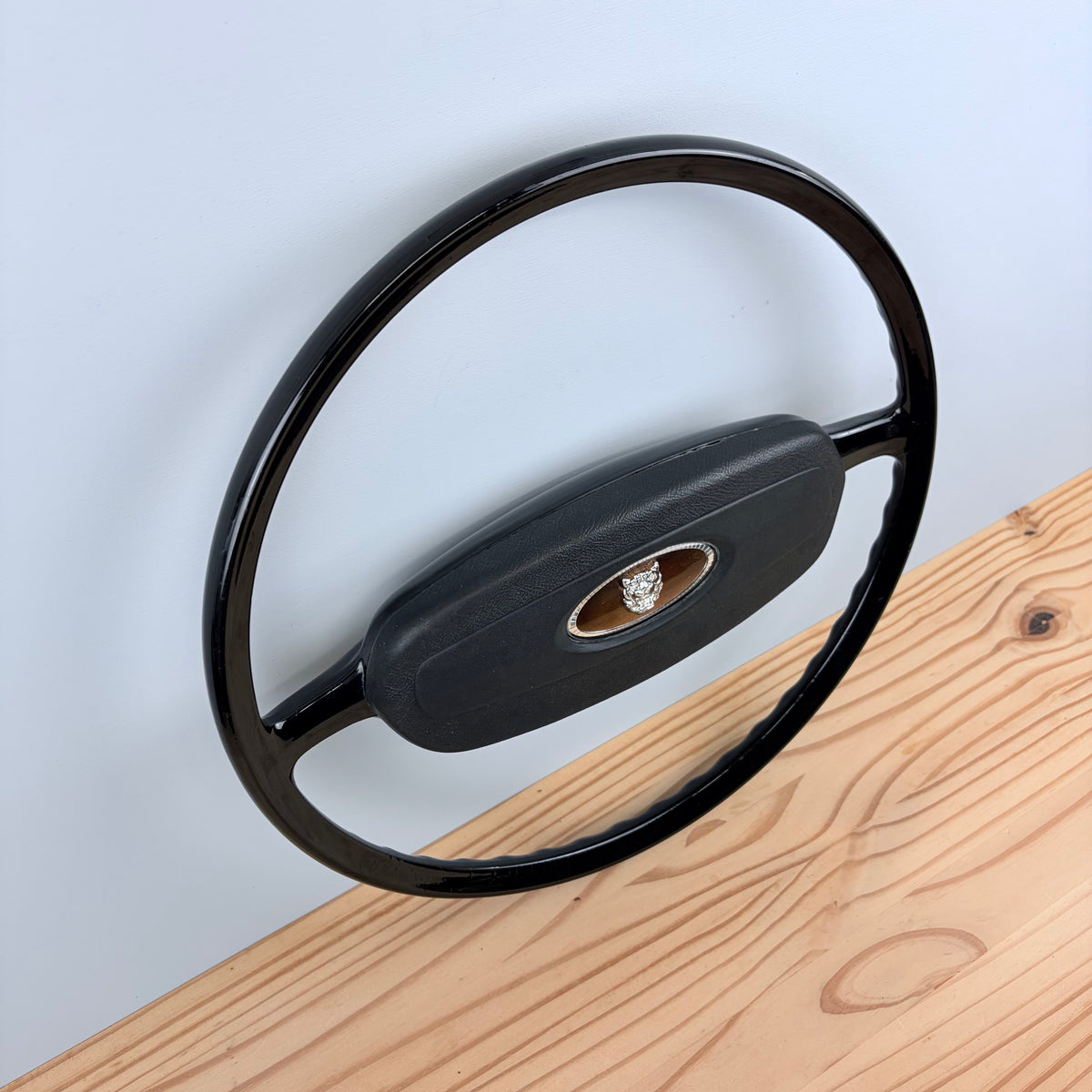Jaguar Daimler XJ6 / XJ12 series steering wheel (1973)