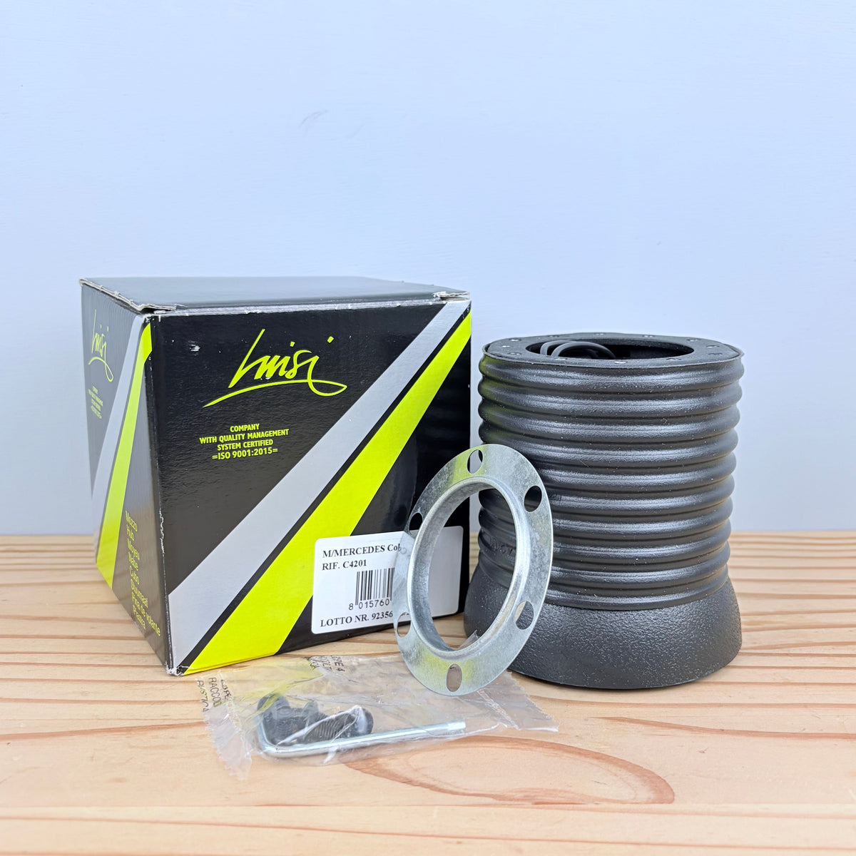 Mercedes-Benz R107 SL / W107 / W108 / W109 / W111 / W112  / W114 / W115 / W116 steering wheel hub adapter kit Luisi C4201 (NEW)